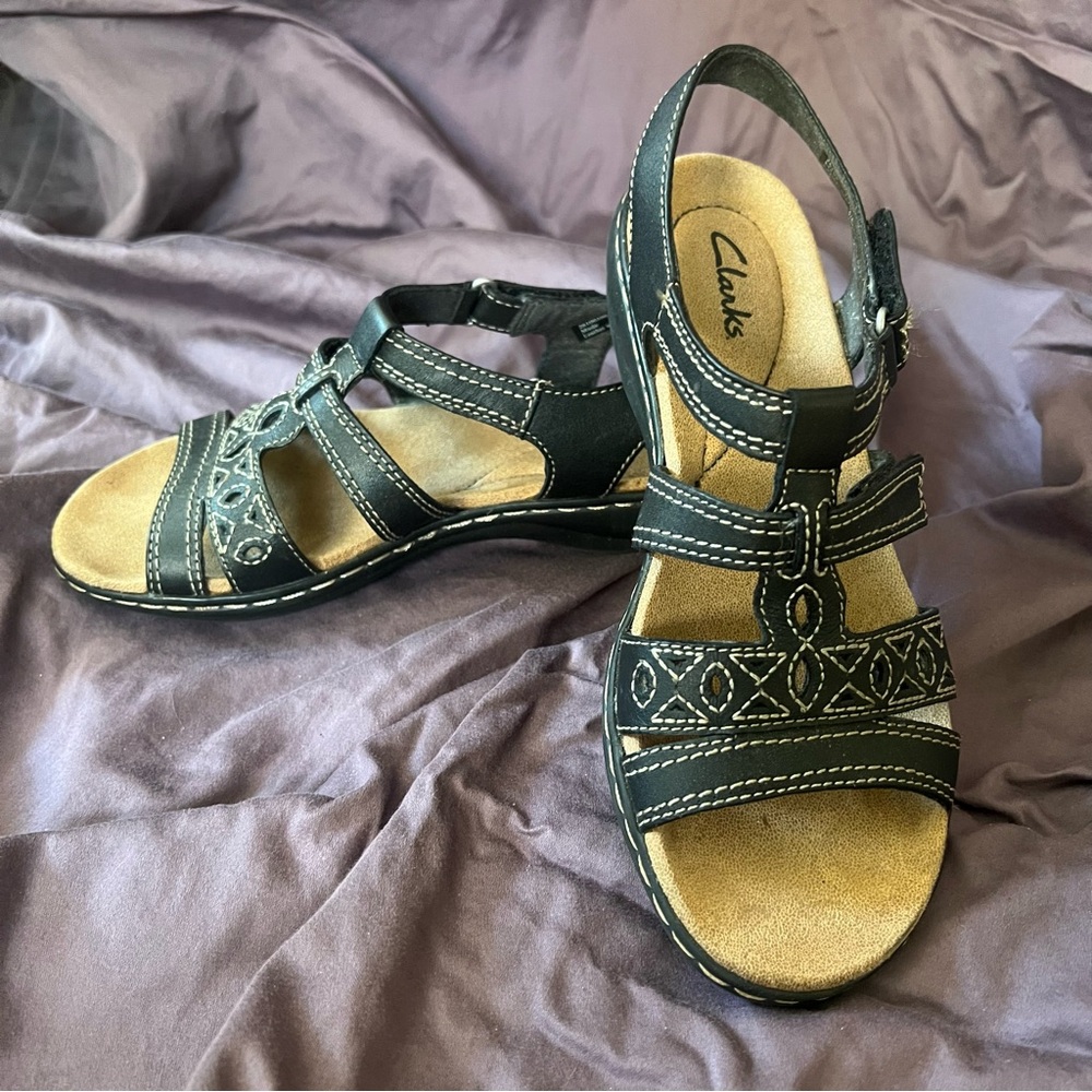 Clarks Black and Tan leather Women's Sandals size 6